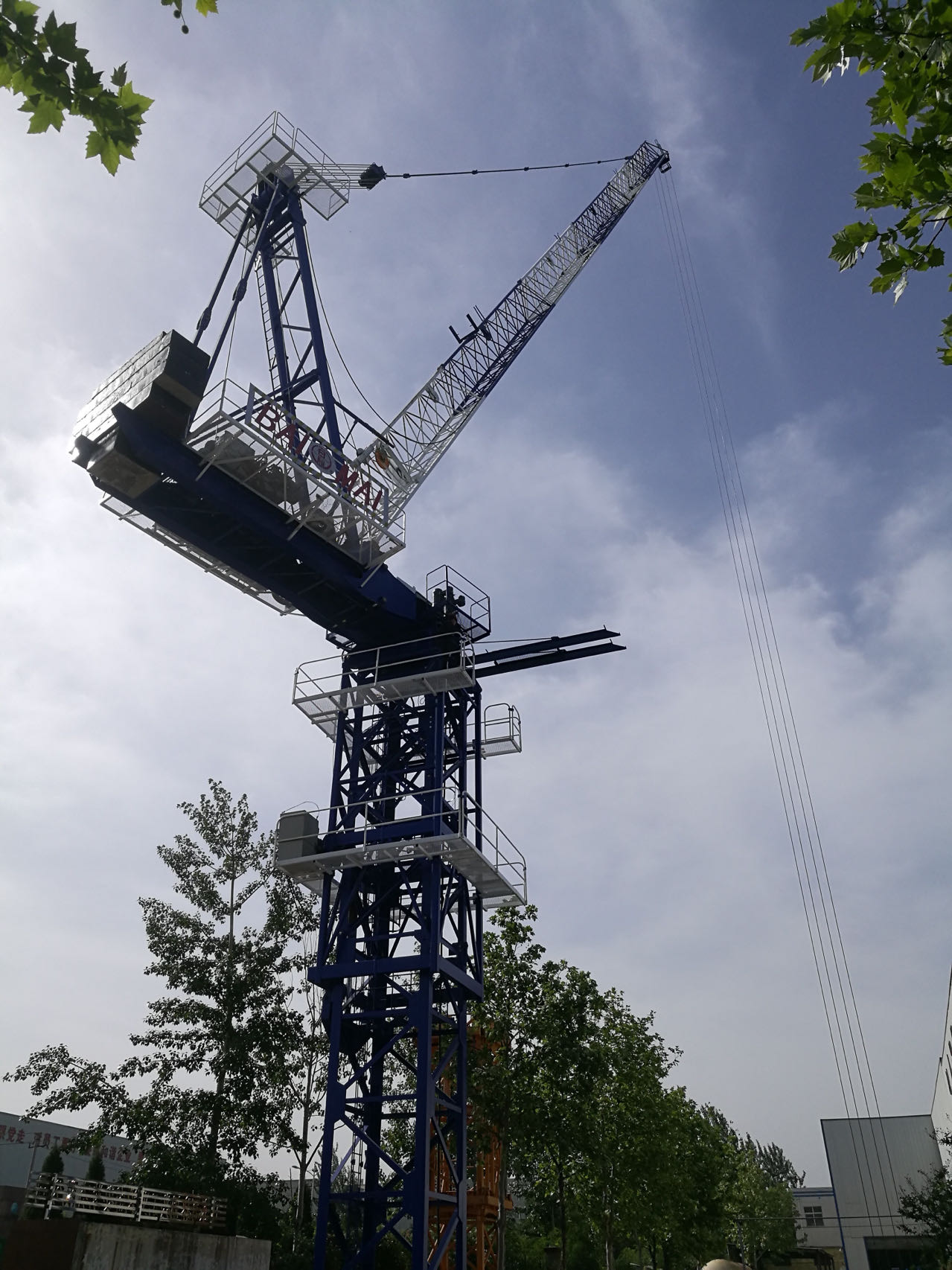 一体化塔机在东北亚试吊成功
